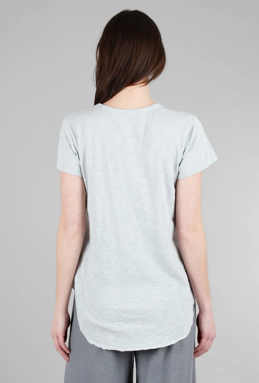 Curved Hem Vee Tee, Natural Gray