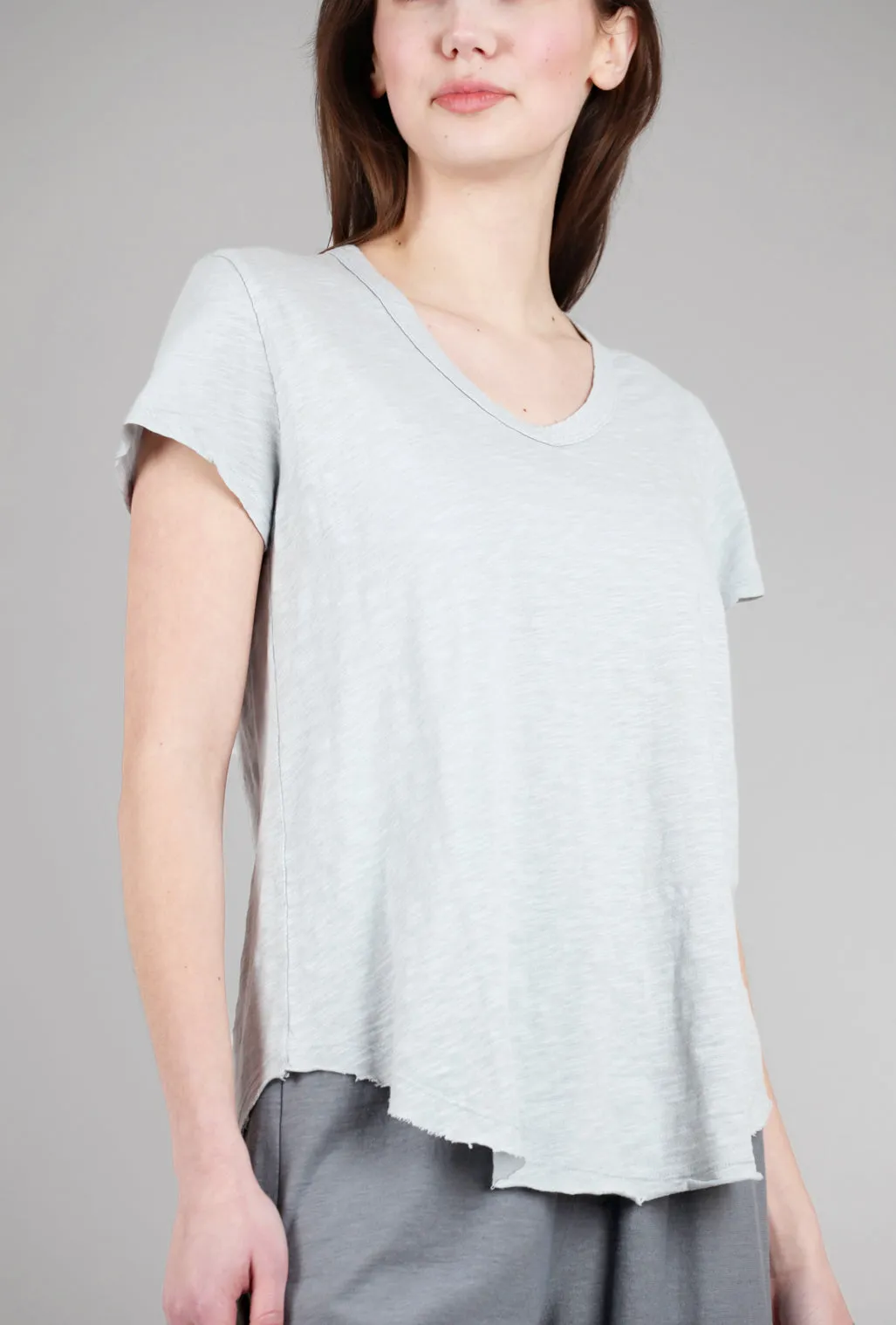 Curved Hem Vee Tee, Natural Gray