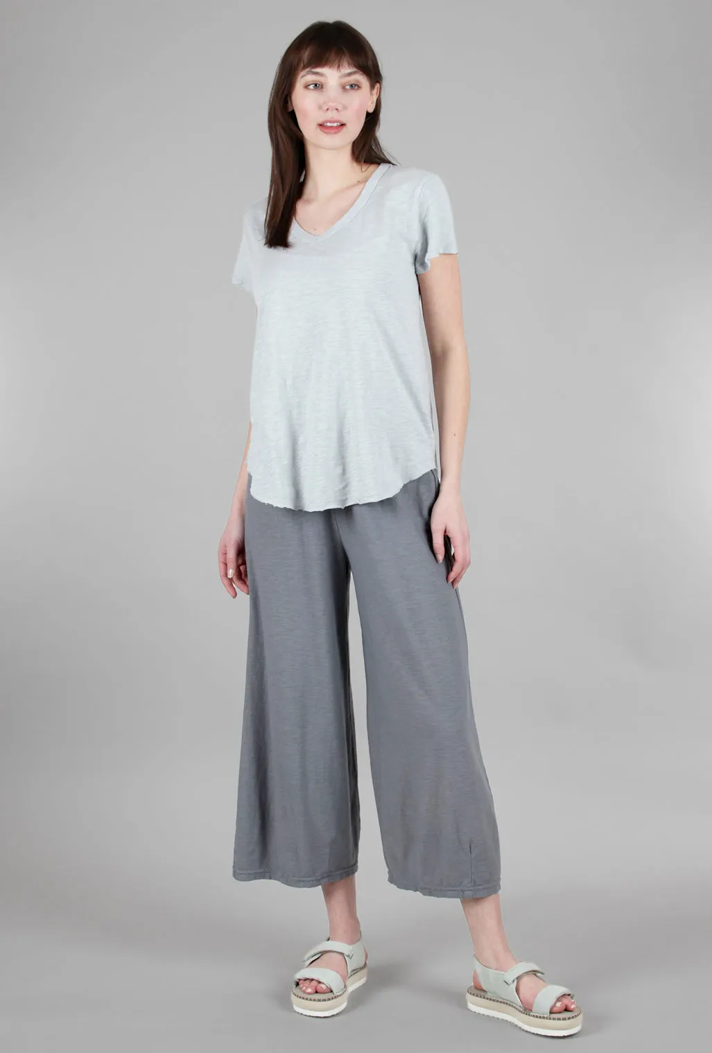 Curved Hem Vee Tee, Natural Gray