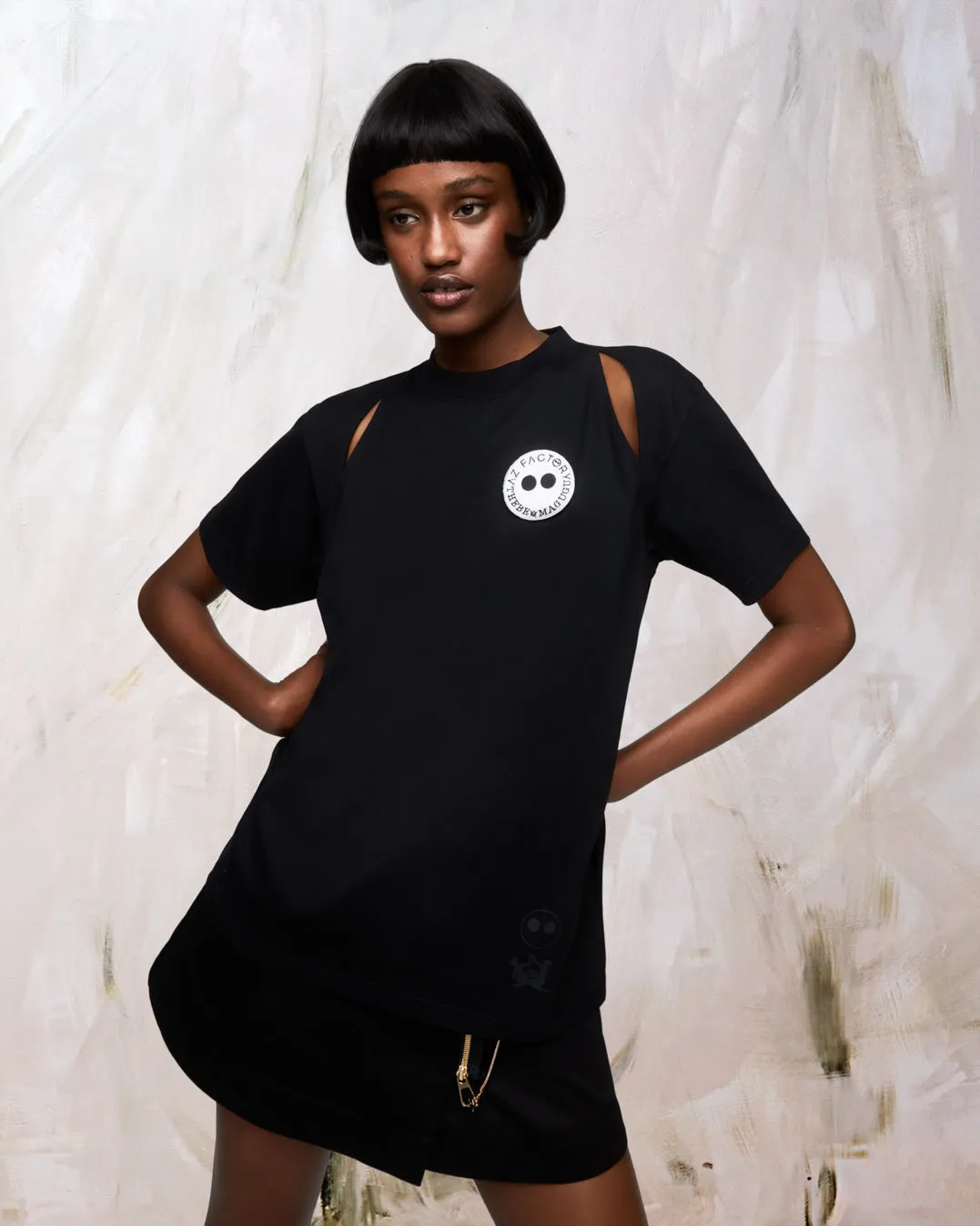 CUT-OUT T-SHIRT - BLACK
