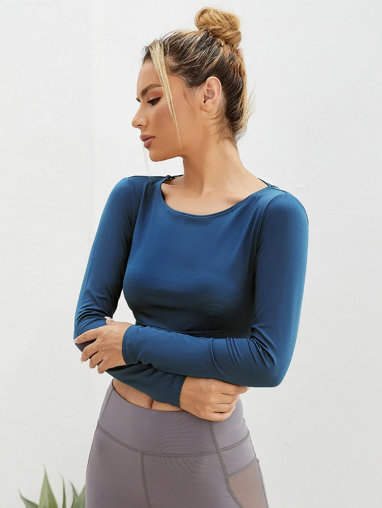 Sporty Plain Criss Cross Long Sleeve Round Neck Crop Women T-Shirt