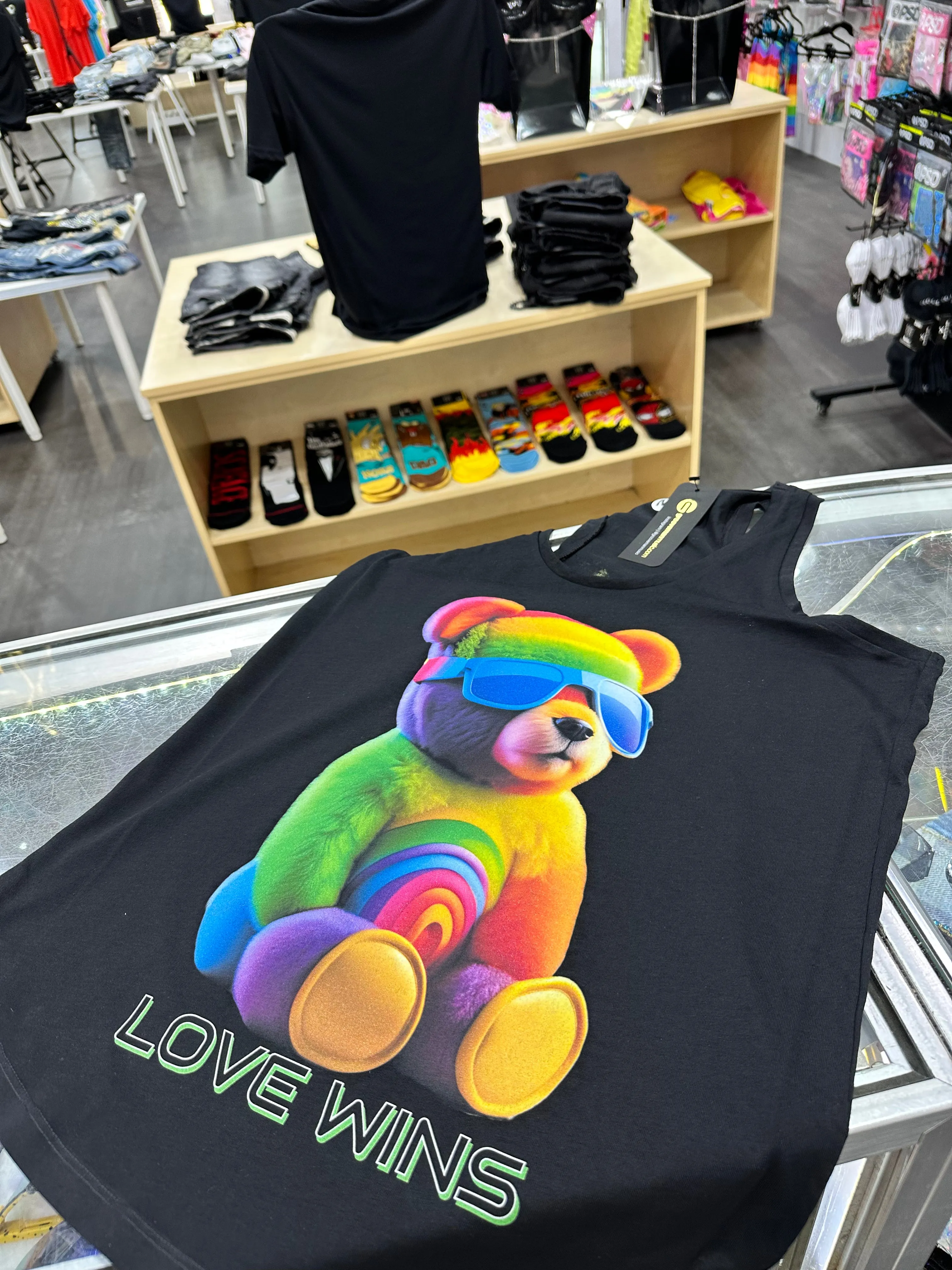 Teddy Love Wins Rainbow DTG Tank Top | Grooveman Music