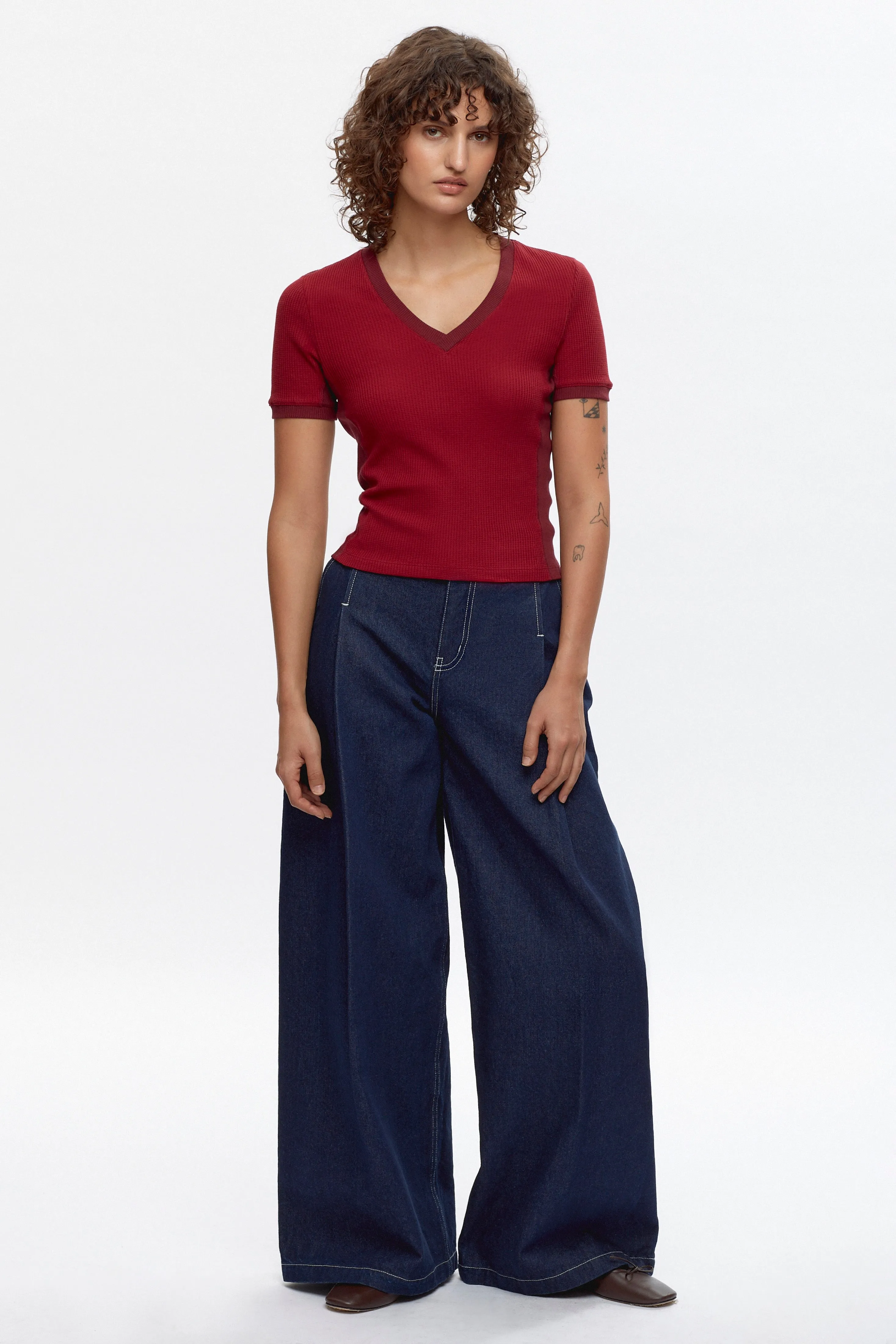 Women's Ahly V-Neck Tee in Pomegranate/Burgundy