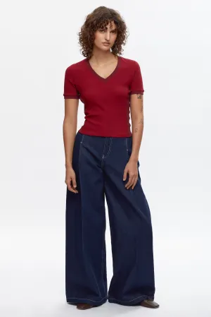 Women's Ahly V-Neck Tee in Pomegranate/Burgundy
