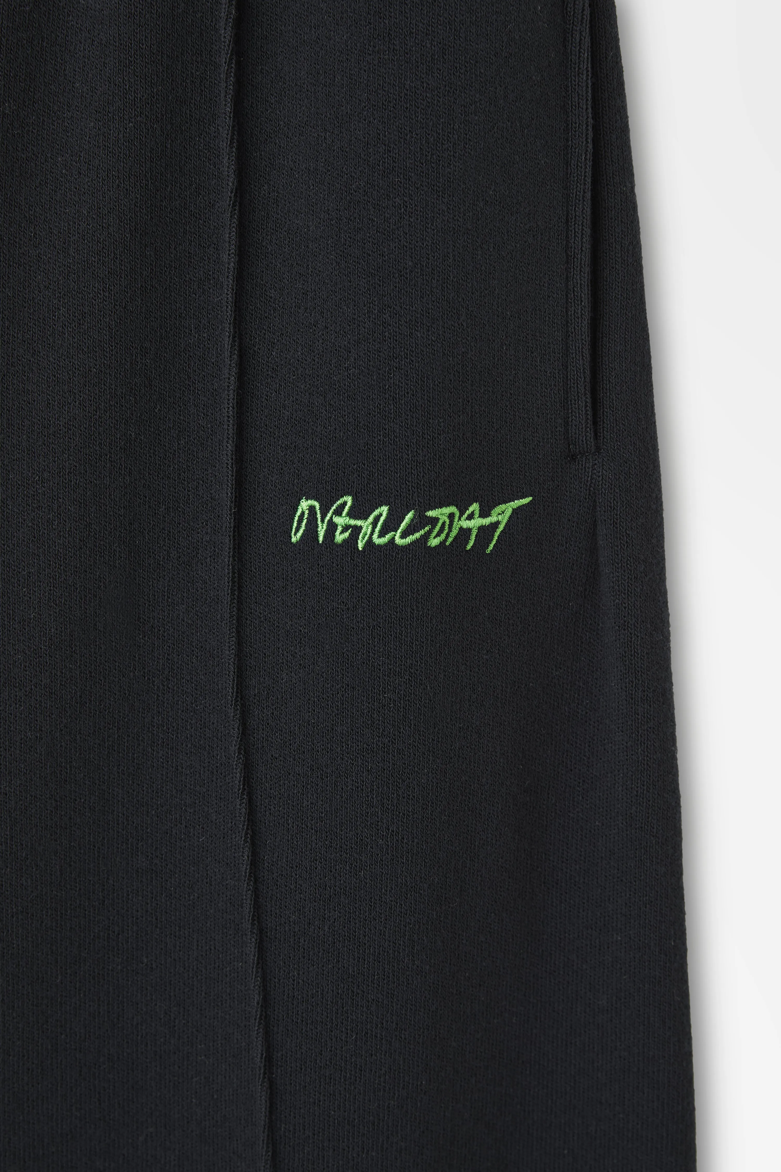 Wool Smooth Trackpant in Black